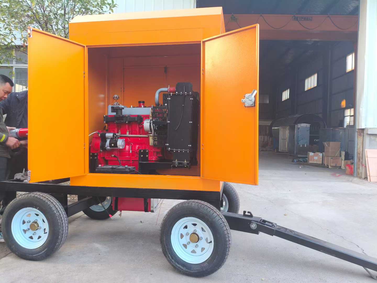 Trailer type fire pump truck Equipped with a fire monitor